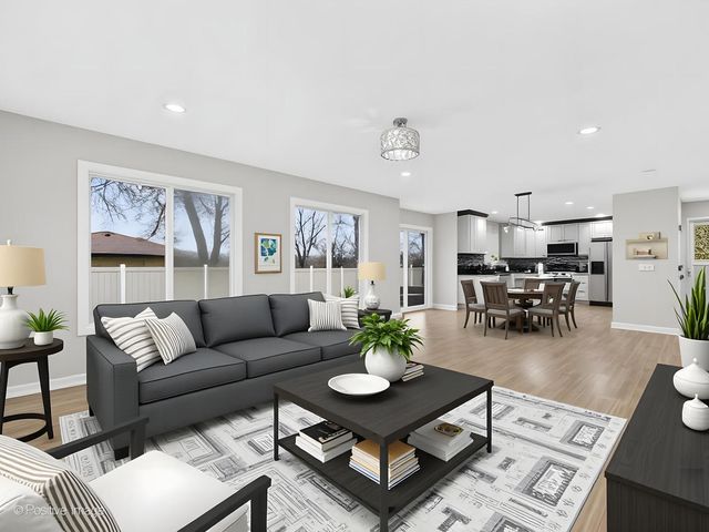 5541 E Celebrity Circle, Hanover Park, IL 60133