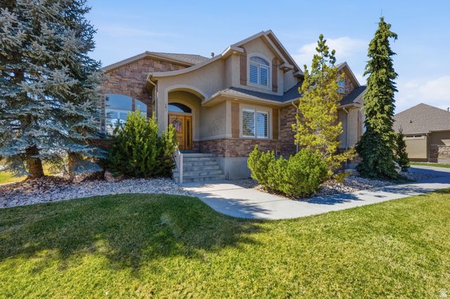 686 WELLINGTON DR, Kaysville, UT 84037