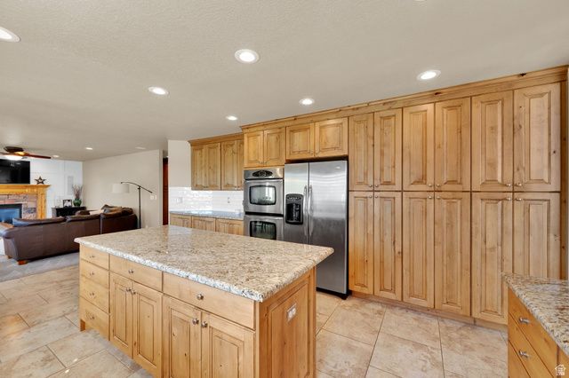 686 WELLINGTON DR, Kaysville, UT 84037
