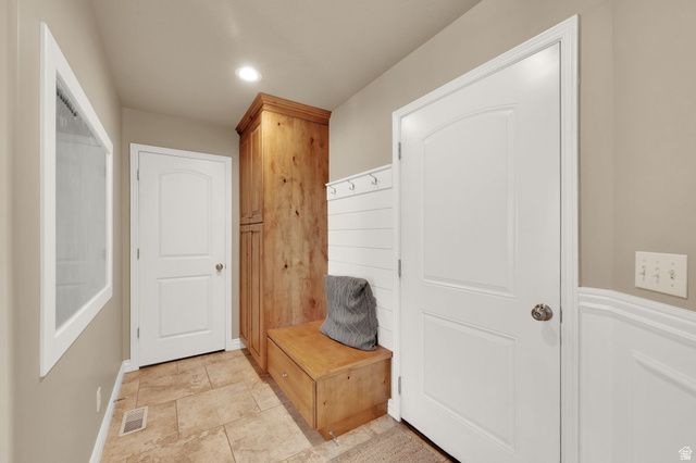 686 WELLINGTON DR, Kaysville, UT 84037