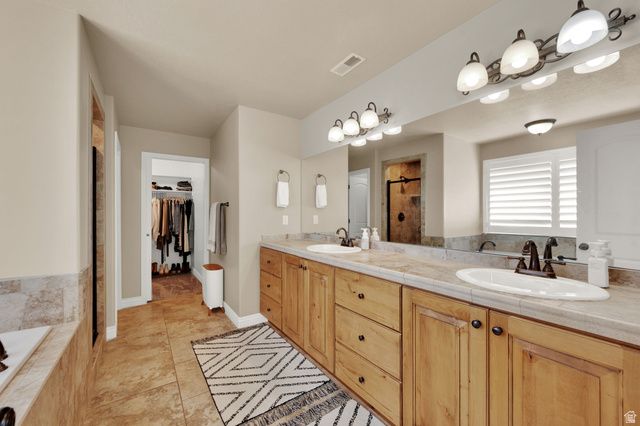 686 WELLINGTON DR, Kaysville, UT 84037