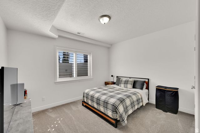 686 WELLINGTON DR, Kaysville, UT 84037