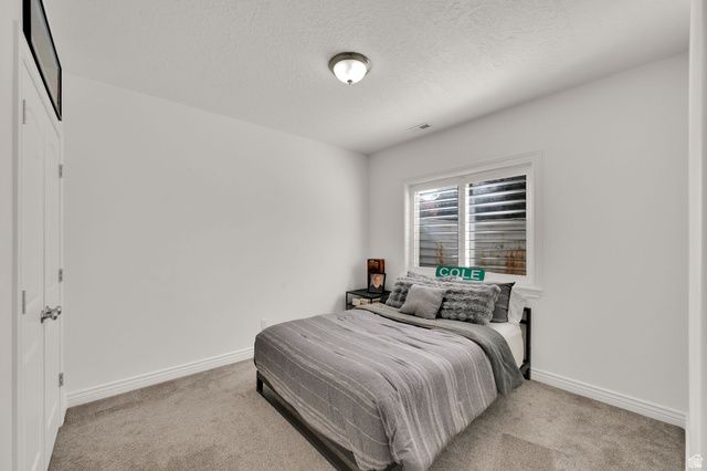 686 WELLINGTON DR, Kaysville, UT 84037