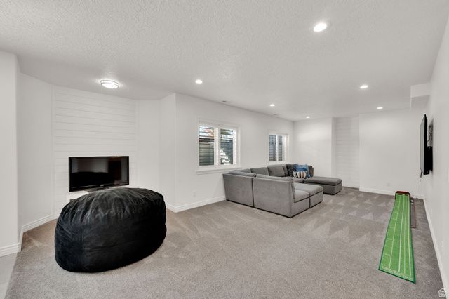 686 WELLINGTON DR, Kaysville, UT 84037