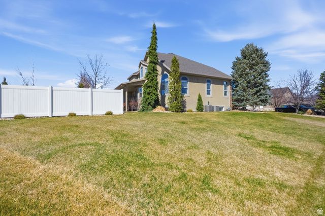 686 WELLINGTON DR, Kaysville, UT 84037