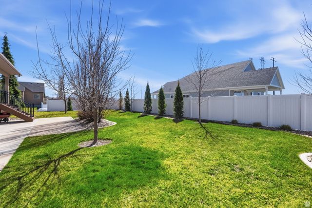 686 WELLINGTON DR, Kaysville, UT 84037