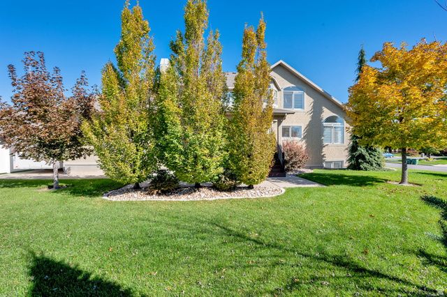 686 WELLINGTON DR, Kaysville, UT 84037