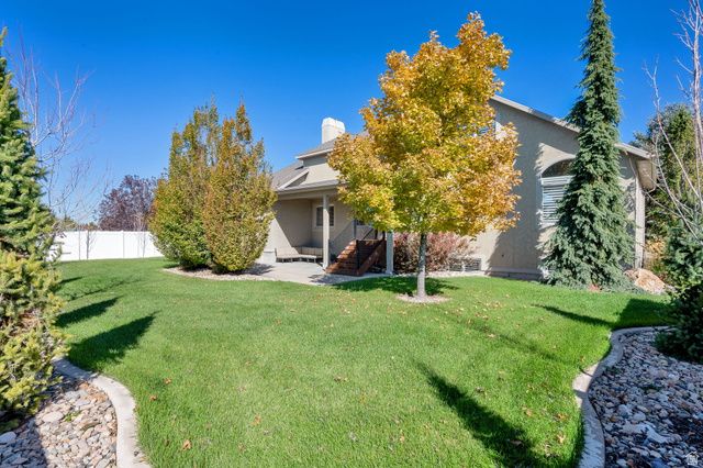 686 WELLINGTON DR, Kaysville, UT 84037