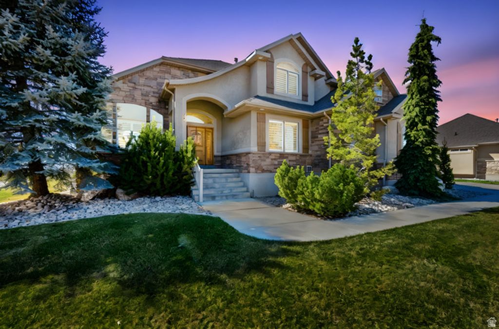 686 WELLINGTON DR, Kaysville, UT 84037