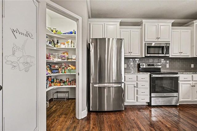 1200 Silverleaf Court, Liberty, MO 64068