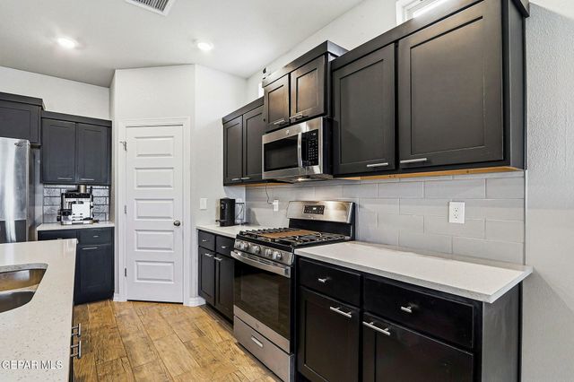 1048 Nepal Sky Street, Horizon City, TX 79928