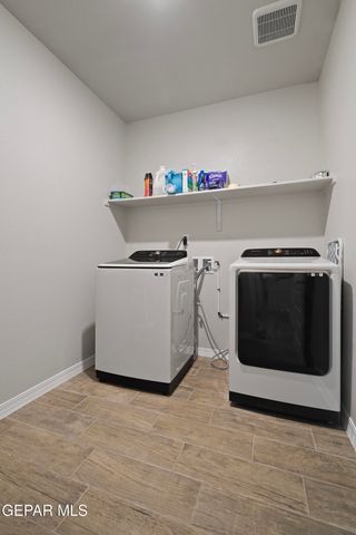 1048 Nepal Sky Street, Horizon City, TX 79928