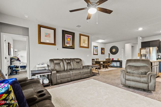 1048 Nepal Sky Street, Horizon City, TX 79928