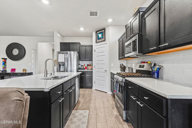 1048 Nepal Sky Street, Horizon City, TX 79928