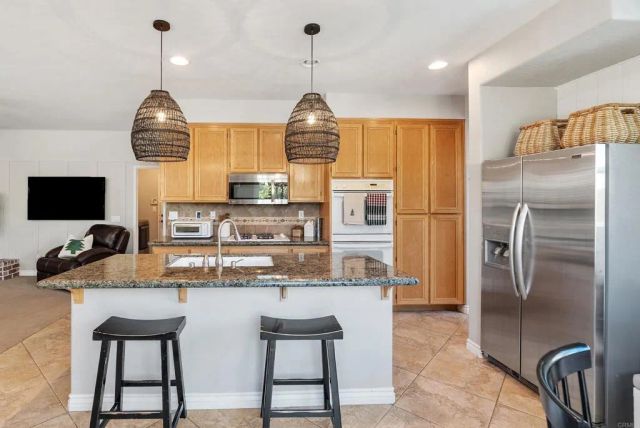 561 Chesterfield Circle, San Marcos, CA 92069