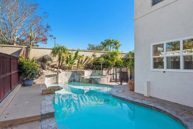 561 Chesterfield Circle, San Marcos, CA 92069