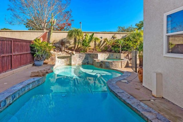 561 Chesterfield Circle, San Marcos, CA 92069