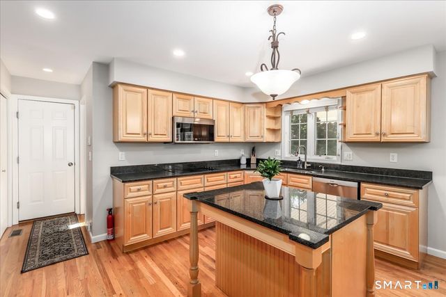 23 Meredith Lane, New Milford, CT 06776