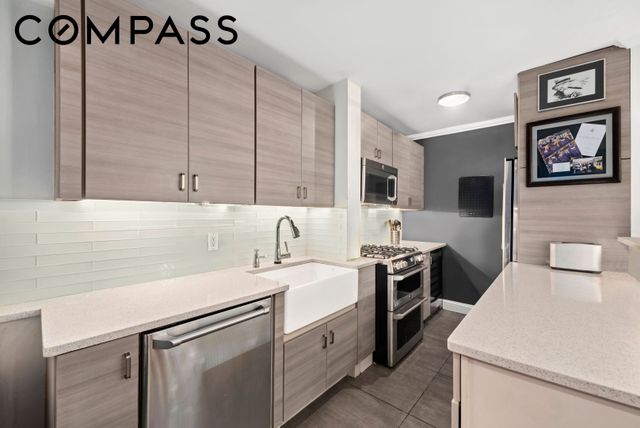 302 E 88th St Apt 2G, New York City, NY 10128