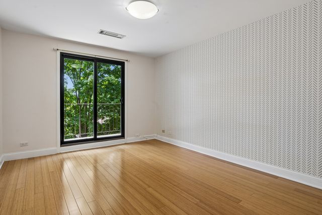 4601 W Touhy Avenue 412, Lincolnwood, IL 60712