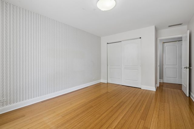 4601 W Touhy Avenue 412, Lincolnwood, IL 60712