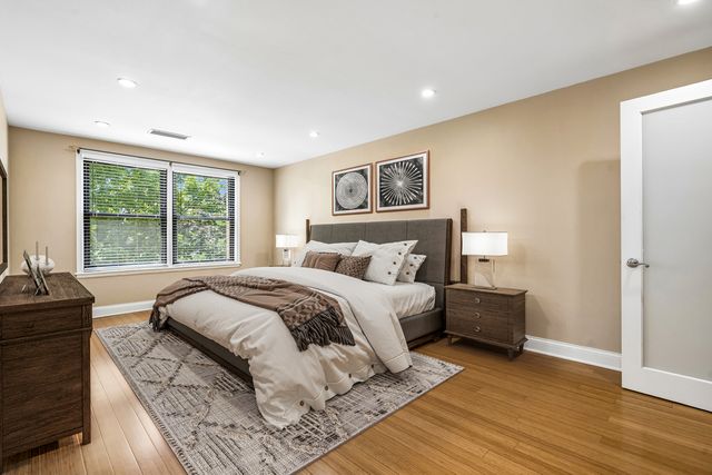 4601 W Touhy Avenue 412, Lincolnwood, IL 60712