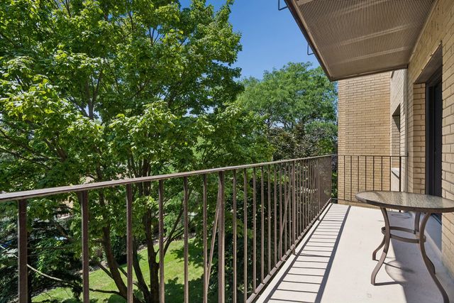 4601 W Touhy Avenue 412, Lincolnwood, IL 60712
