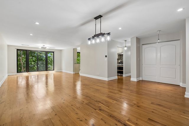 4601 W Touhy Avenue 412, Lincolnwood, IL 60712