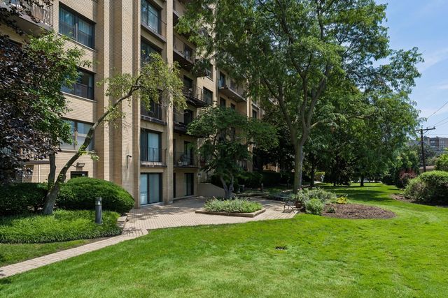 4601 W Touhy Avenue 412, Lincolnwood, IL 60712