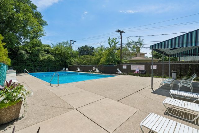 4601 W Touhy Avenue 412, Lincolnwood, IL 60712