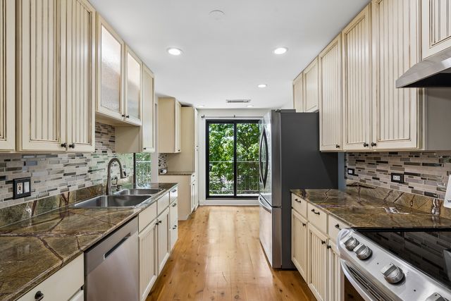 4601 W Touhy Avenue 412, Lincolnwood, IL 60712