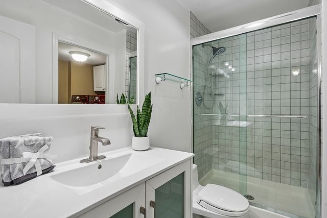 4601 W Touhy Avenue 412, Lincolnwood, IL 60712