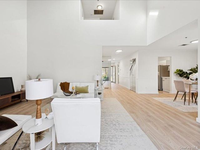 801 Hunters Run, Dobbs Ferry, NY 10522