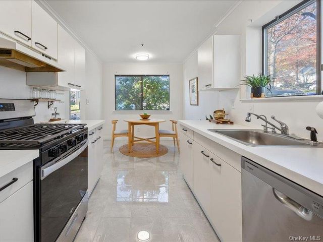 801 Hunters Run, Dobbs Ferry, NY 10522