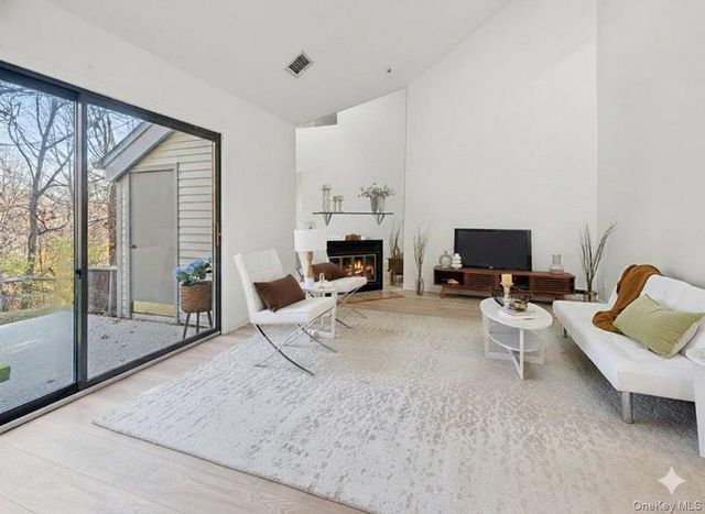 801 Hunters Run, Dobbs Ferry, NY 10522