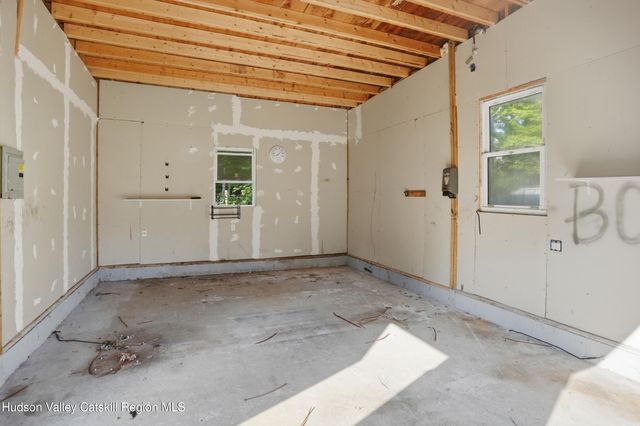 31 Chapel Street, Ellenville, NY 12428