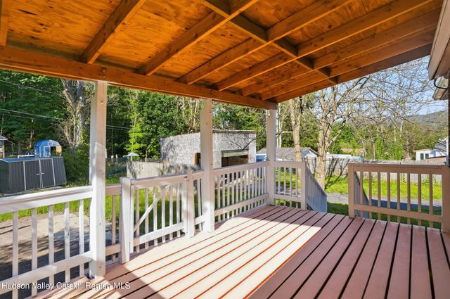 31 Chapel Street, Ellenville, NY 12428