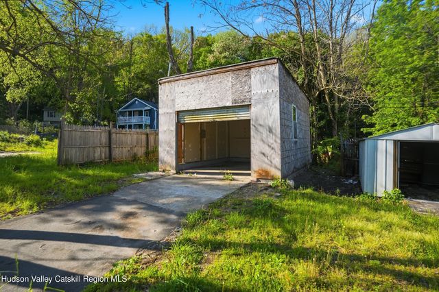 31 Chapel Street, Ellenville, NY 12428