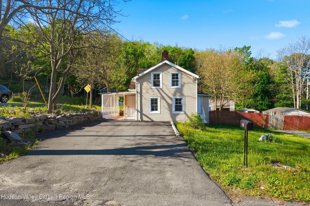 31 Chapel Street, Ellenville, NY 12428