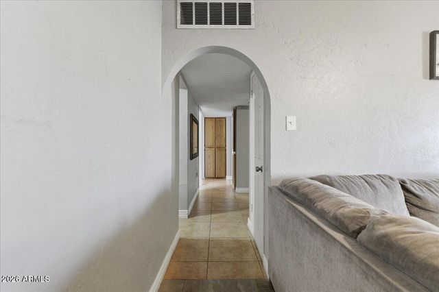 1923 N 44TH Place, Phoenix, AZ 85008