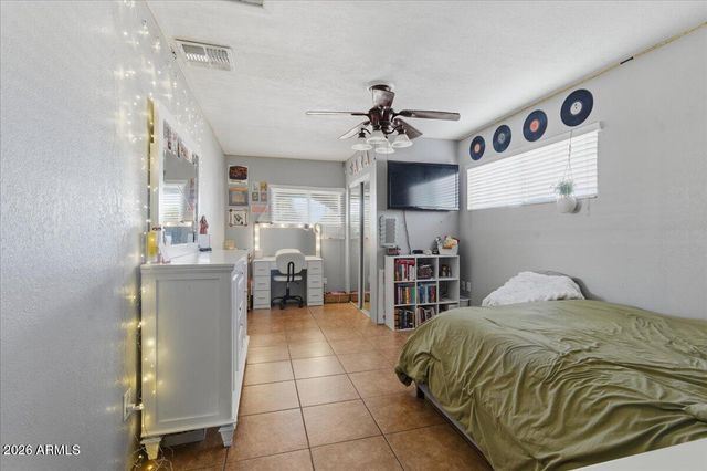 1923 N 44TH Place, Phoenix, AZ 85008