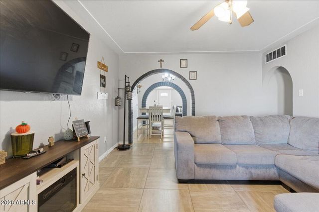 1923 N 44TH Place, Phoenix, AZ 85008