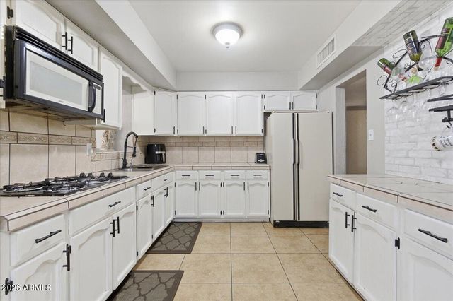 1923 N 44TH Place, Phoenix, AZ 85008