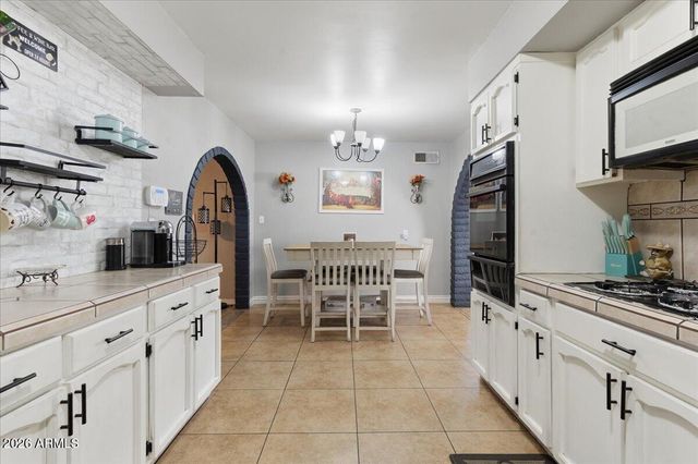 1923 N 44TH Place, Phoenix, AZ 85008