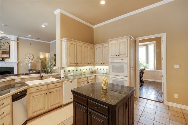 1002 Lakeridge Court, Colleyville, TX 76034