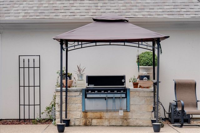 1002 Lakeridge Court, Colleyville, TX 76034