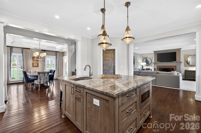 3025 Foxridge Road, Charlotte, NC 28226