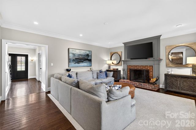 3025 Foxridge Road, Charlotte, NC 28226