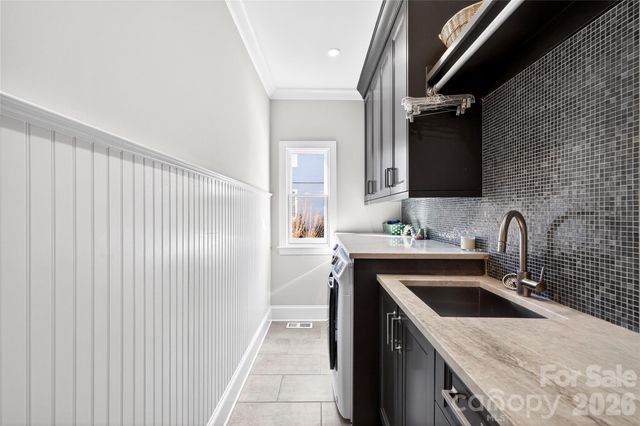 3025 Foxridge Road, Charlotte, NC 28226