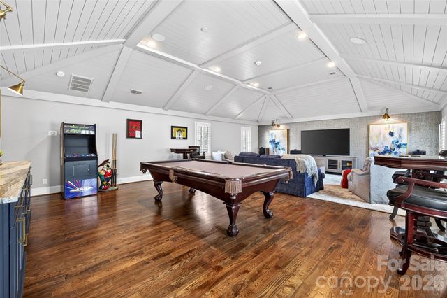 3025 Foxridge Road, Charlotte, NC 28226